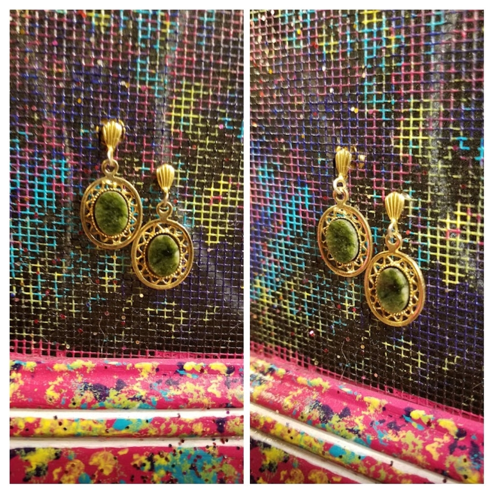 Pair post gold tone dangle earrings